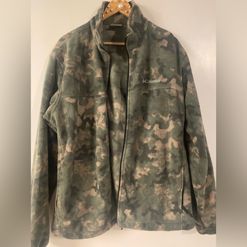 Columbia camo fleece jacket